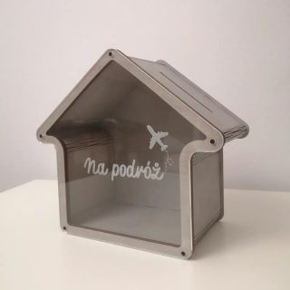 Dzisiaj mamy przyjemność zaprezentować nasz przepiękny produkt - skarbonkę "Na podróż" ze sklejki i pleksiglasu! 💼🌍
Kiedy skarbonka się zapełni, wystarczy obrócić wkręty z przodu, aby wyjąć jej zawartość i zacząć oszczędzać ponownie! ✈️🌍
Dodatkowo, istnieje możliwość wykonania graweru z dowolnym napisem! ✨
#skarbonkanapodróż #oszczędzanie #podróże #kreatywność